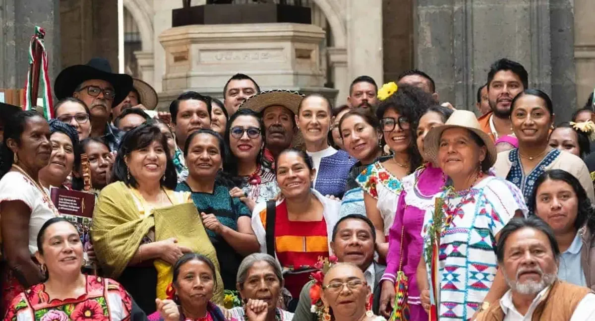 La Presidenta Claudia Sheinbaum atendió solicitudes de representantes indígenas en el Día de la Resistencia Indígena.
