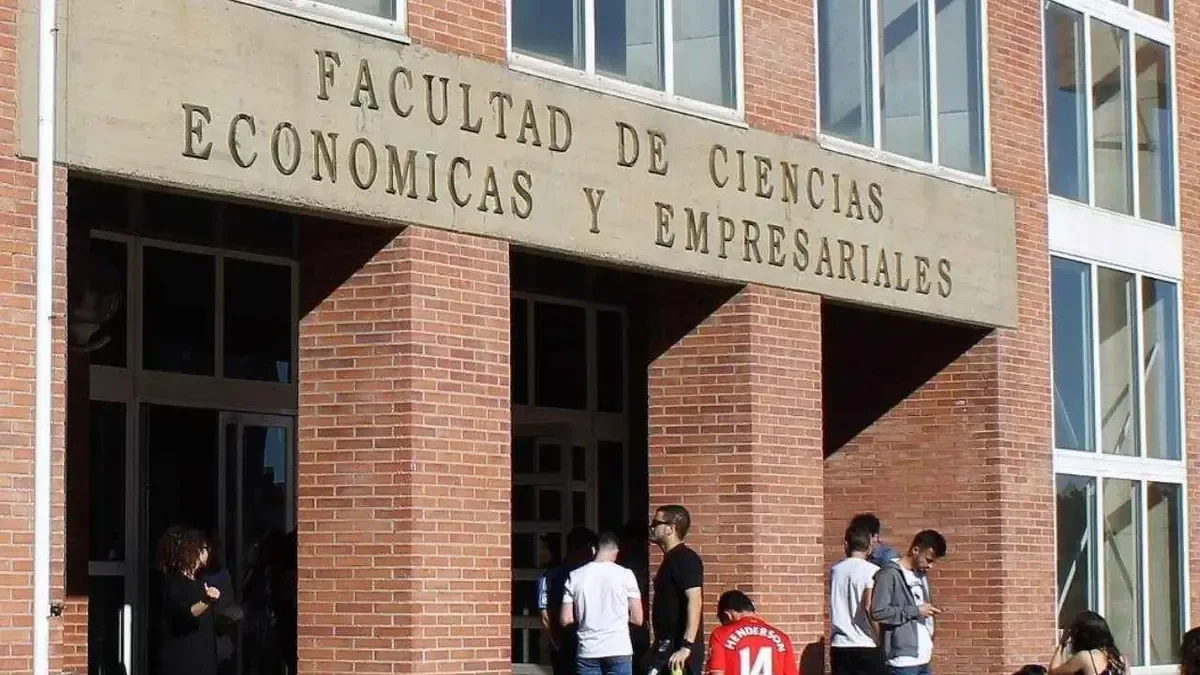 La Junta amplía plazo para solicitar ayuda de matrícula a estudiantes universitarios nuevos.