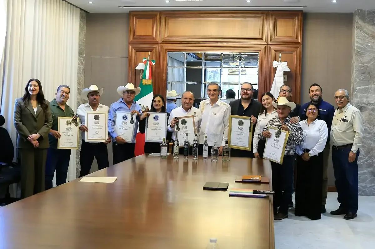 La iniciativa busca fortalecer la producción y comercialización del mezcal en la región.
