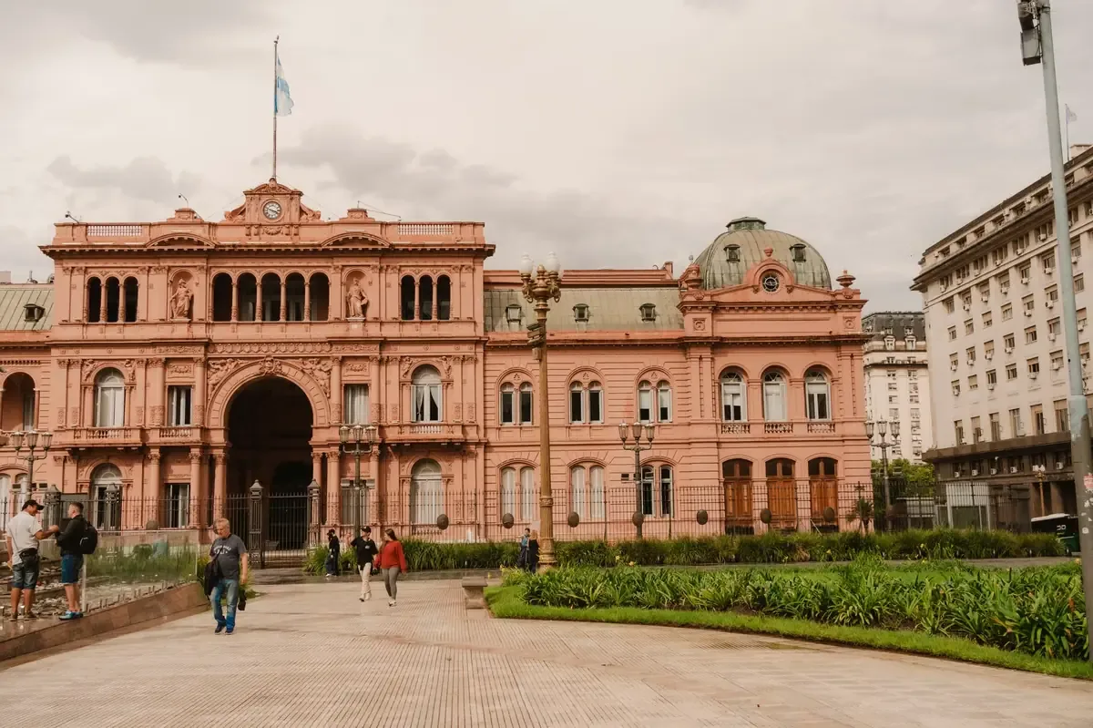 El gobernador de Tamaulipas dialoga con alcaldes mientras se acerca el fin de las convocatorias electorales.