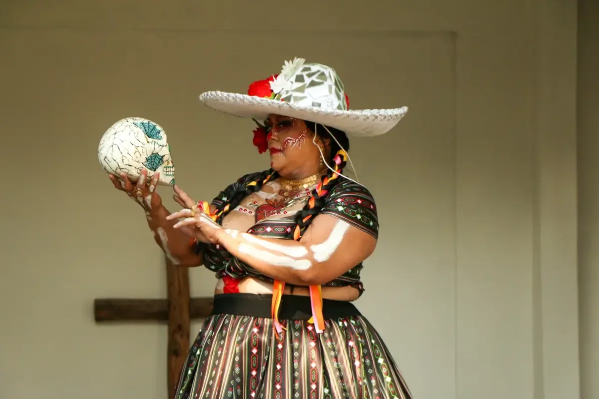 La rescatista Ana Karen Torres López, con destacada trayectoria, fue reconocida por su valentía en misiones internacionales de auxilio.