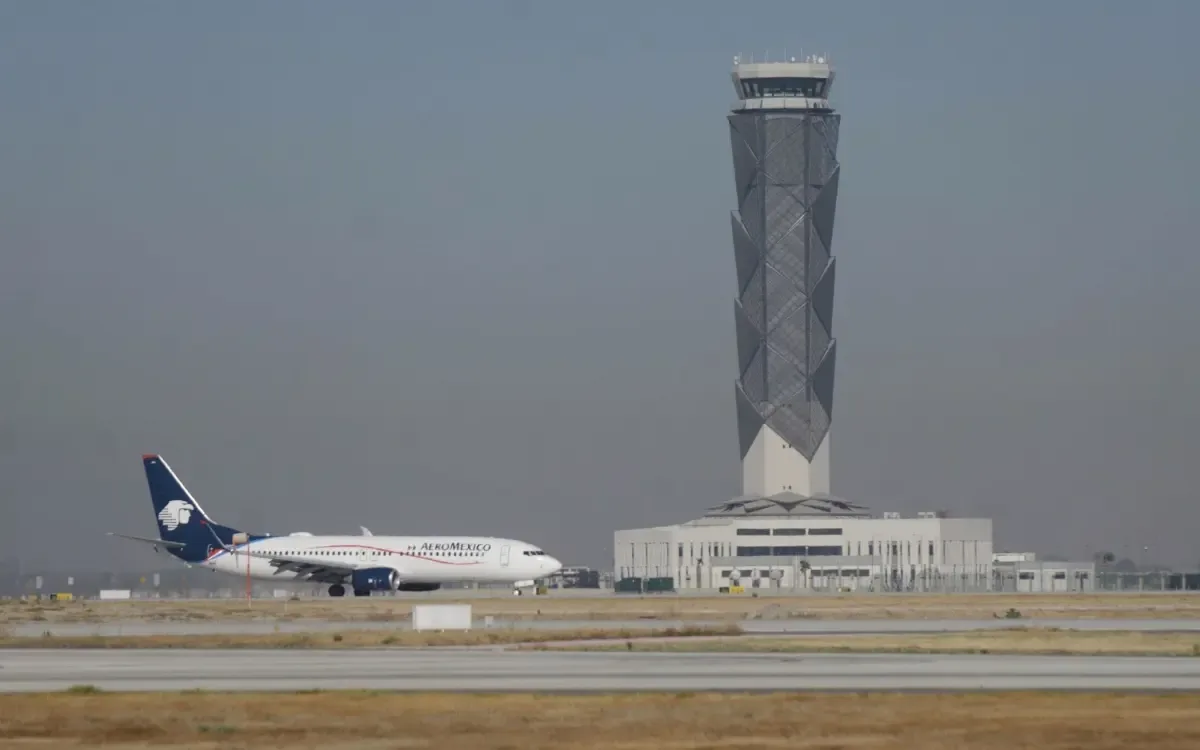Análisis del AIFA revela el fracaso del aeropuerto en atraer usuarios.
