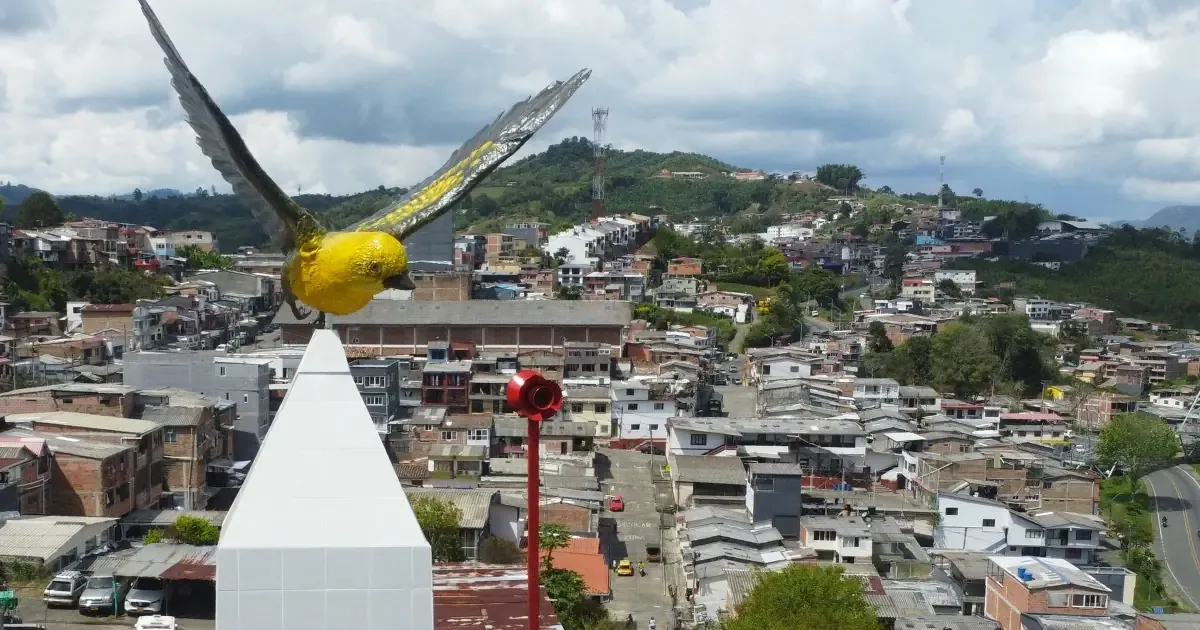 Las obras reactivan la economía local y dignifican espacios tras el sismo que afectó a 300 viviendas.