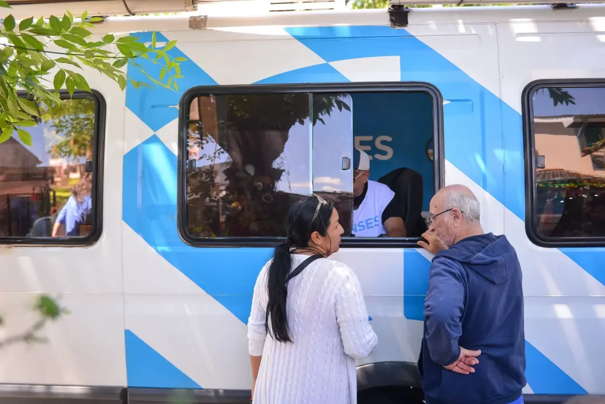 La posta móvil de ANSES facilita gestiones relacionadas con prestaciones sociales en Arturo Seguí.