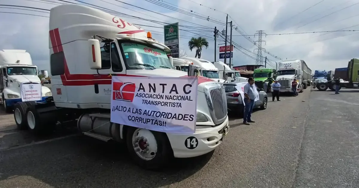 La asociación de transportistas exige diálogo con el gobierno ante actos de represión.
