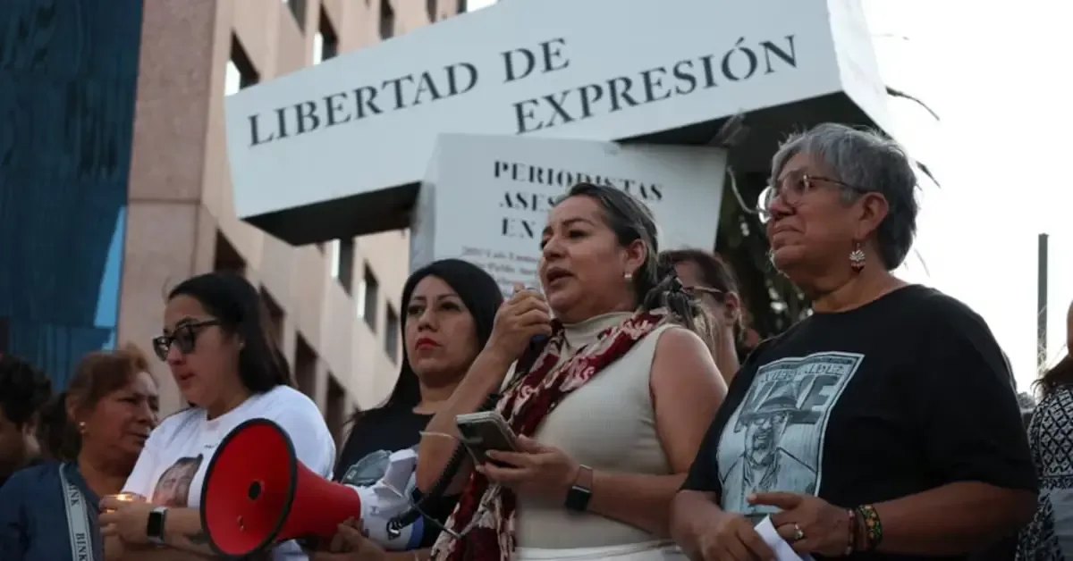 La instalación busca visibilizar la impunidad en crímenes contra la prensa en México.