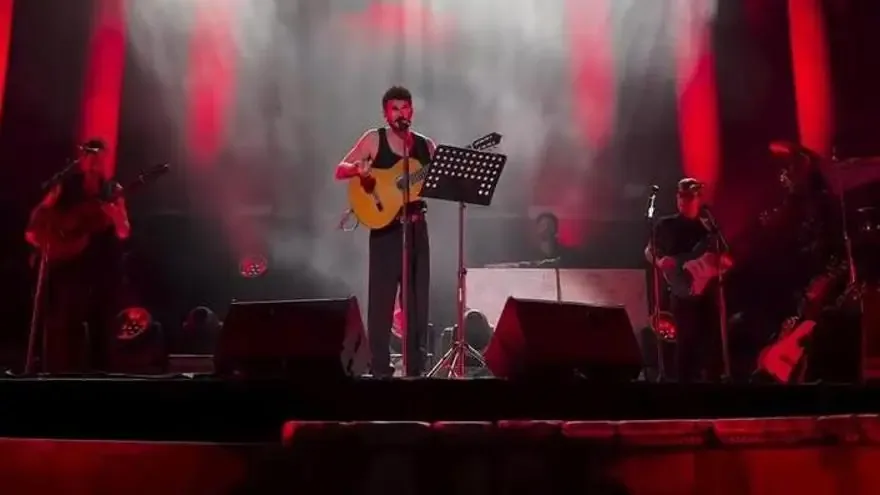 El cantautor gaditano anunció su regreso tras una emotiva actuación en el Stone&Music Festival.