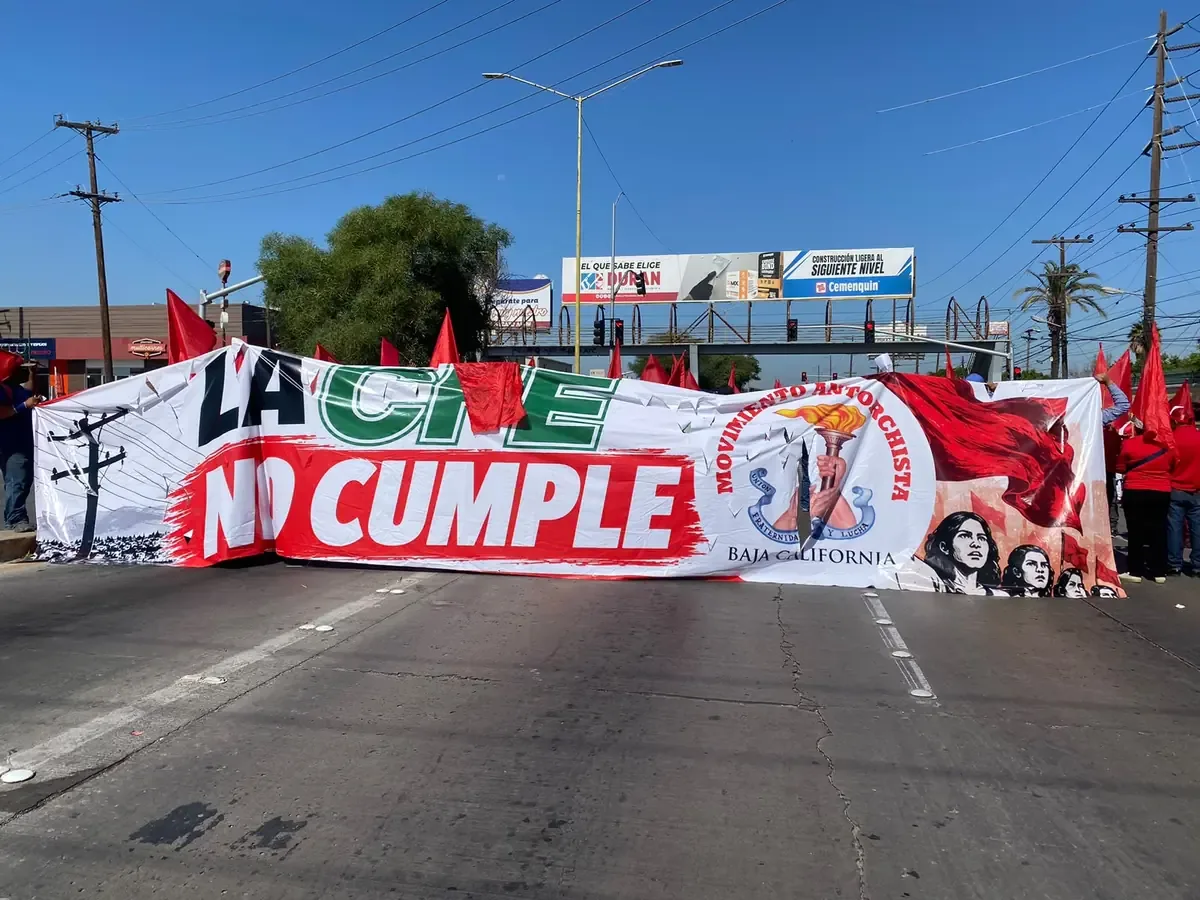 Residentes de colonias de Tijuana demandan atención urgente a sus necesidades de servicios eléctricos.