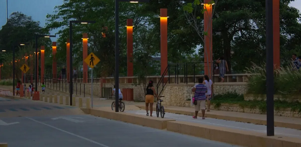La obra busca mejorar la integración del malecón con el centro de Villahermosa tras la polémica remodelación pasada.