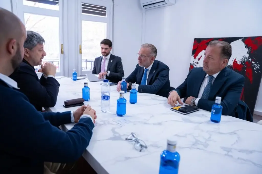 Anuncio de inversión de Delta Tecnic en Querétaro que generará nuevos empleos.