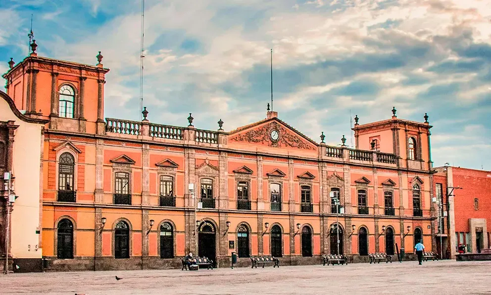 Anuncio de la UASLP sobre nuevas licenciaturas proyectadas para 2026-2027.