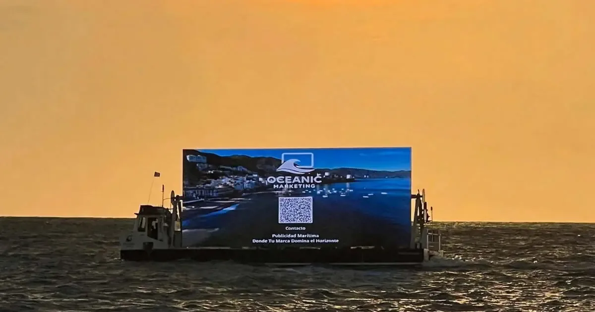 Oceanic Marketing instala pantalla en el mar, generando preguntas sobre sus permisos y el impacto en la comunidad.