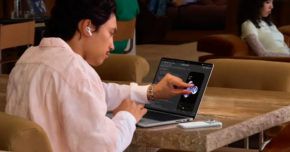 La nueva MacBook Pro ofrece herramientas innovadoras para profesionales, mejorando la interacción en diseño y música.