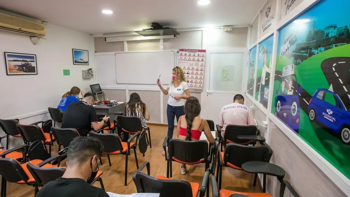La experiencia de obtener el carnet de conducir en una isla con peligros viales.