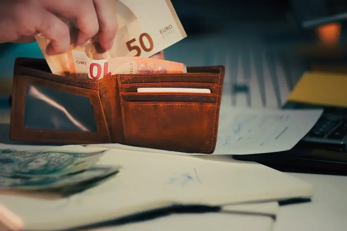 Aprender a gestionar el dinero es esencial para alcanzar metas y evitar deudas.