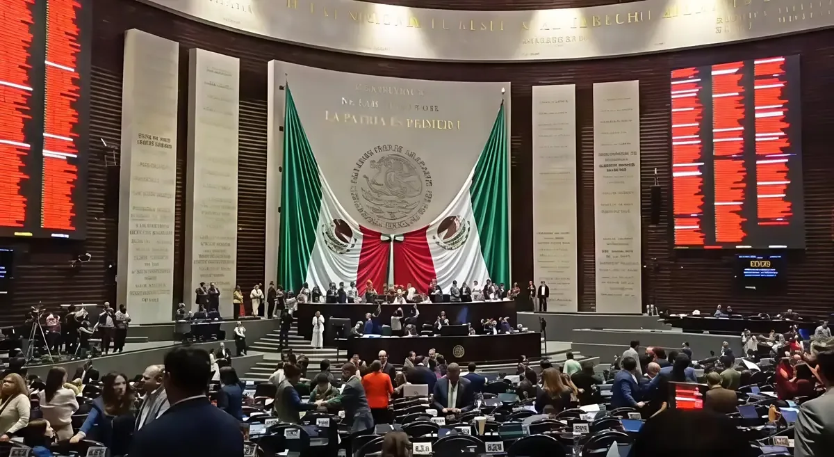 La reforma busca restringir la doble nacionalidad en candidaturas a presidencia y gubernaturas.