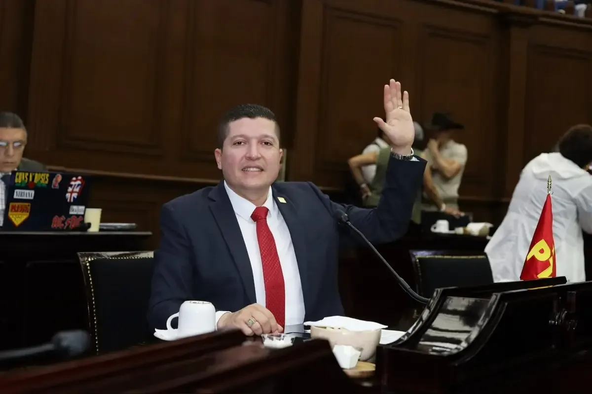 Las reformas buscan fortalecer la seguridad pública y regularizar el uso de vehículos oficiales en Michoacán.