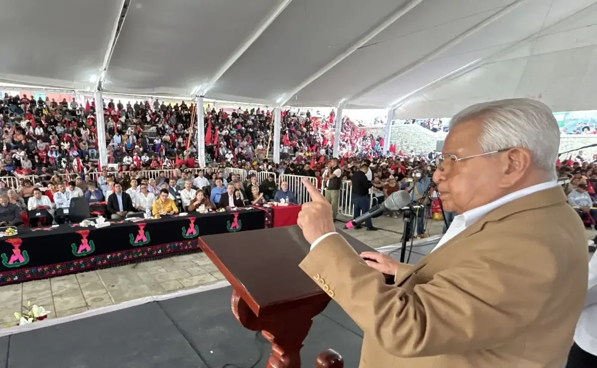 El líder del Movimiento Antorchista destaca la importancia de la organización popular en la lucha contra la pobreza.