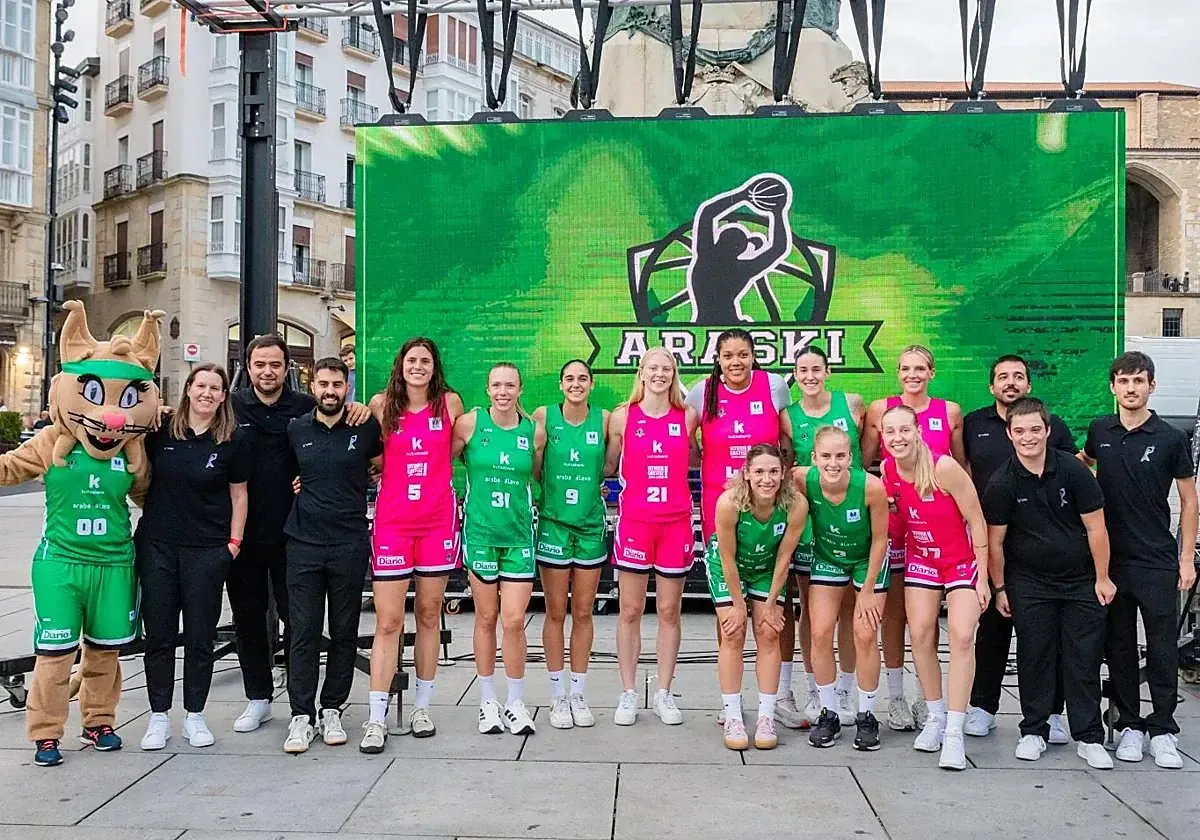 El equipo de baloncesto femenino se enfrenta a Baxi Ferrol con un plantel renovado.