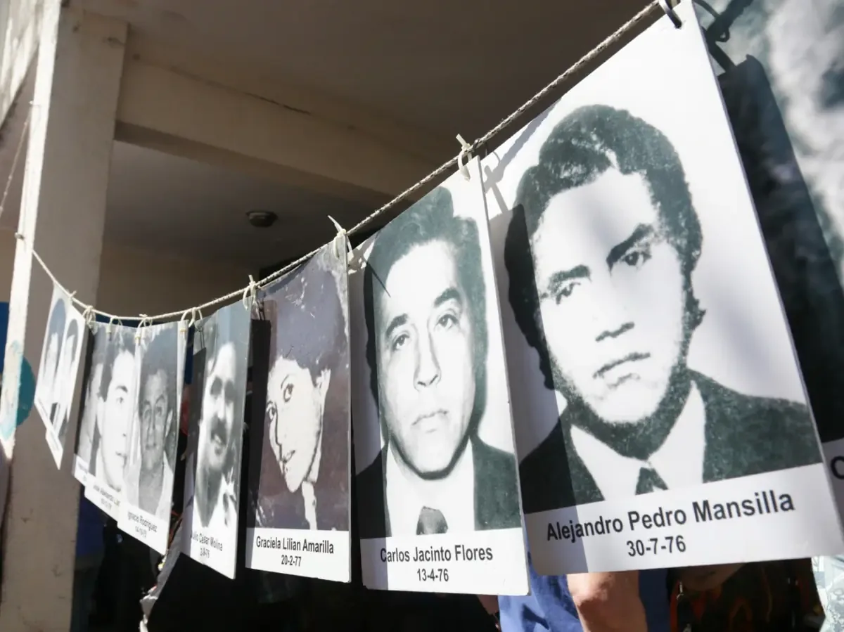 La Noche de los Lápices se recuerda como un símbolo de la represión a jóvenes en Argentina.