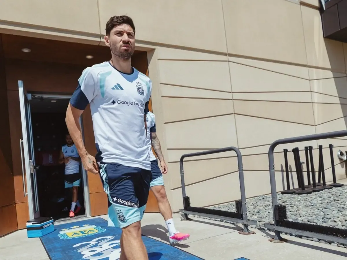 La Selección Argentina entrena en Kansas City con cambios estratégicos antes del crucial partido.