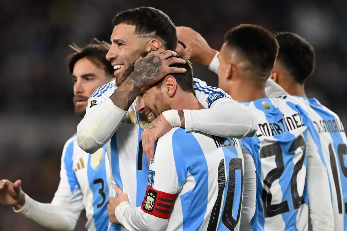 La Selección apunta a un inicio exitoso en el Mundial con sus camisetas distintivas y una intensa preparación.