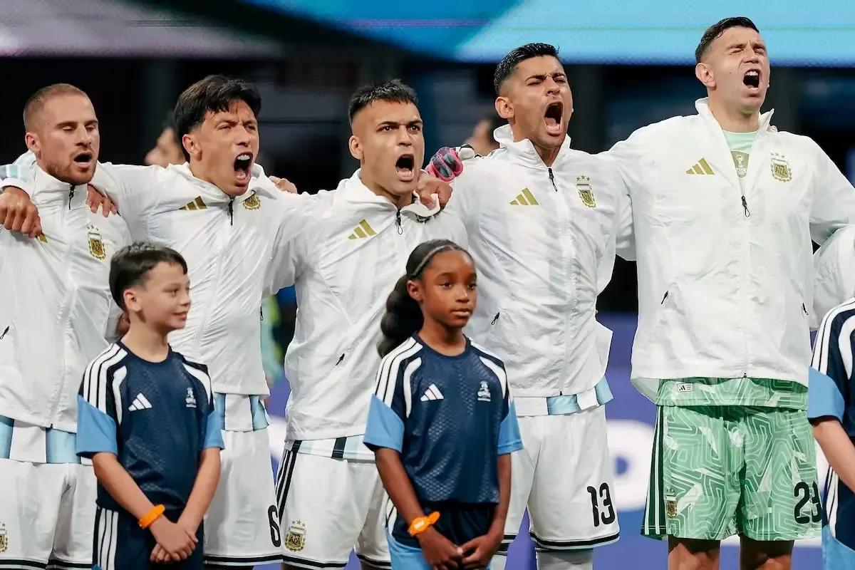 La selección argentina enfrenta irregularidades mientras se prepara para próximas competencias.