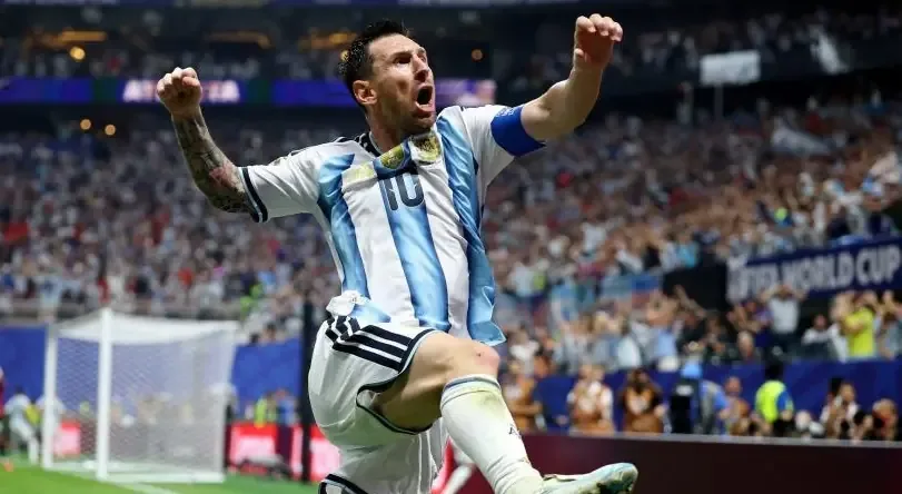 Con goles en los minutos finales, Argentina asegura su lugar en la siguiente fase del Mundial 2026.