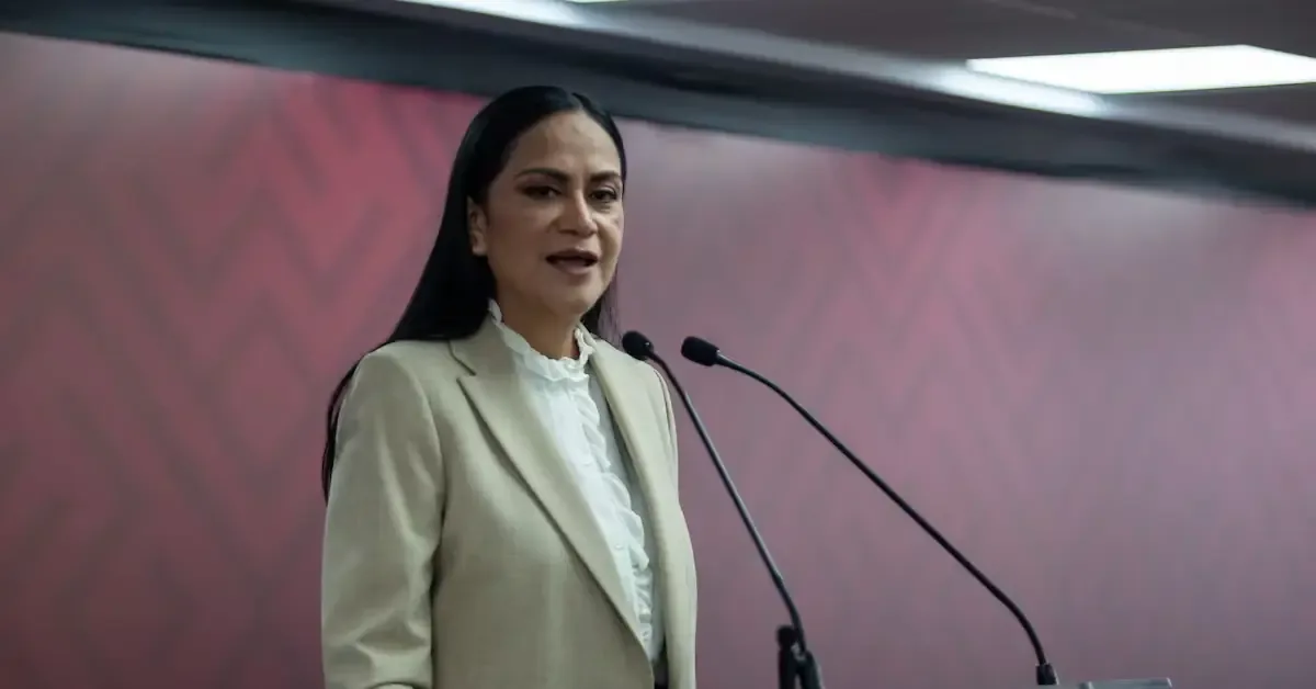 La dirigente de Morena denuncia la hipocresía del empresario respecto a migrantes mexicanos.