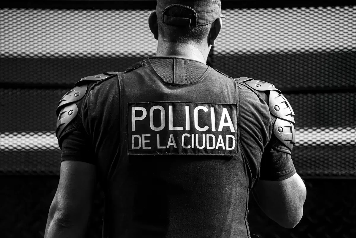 La gobernadora de Chihuahua admite la presencia de entidades estadounidenses, generando críticas entre sus adversarios.