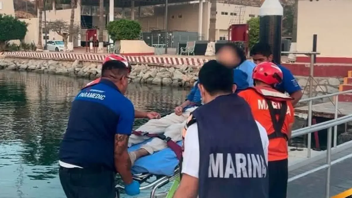 La rápida intervención de la Armada de México permitió el rescate de los afectados, con atención médica para los heridos.