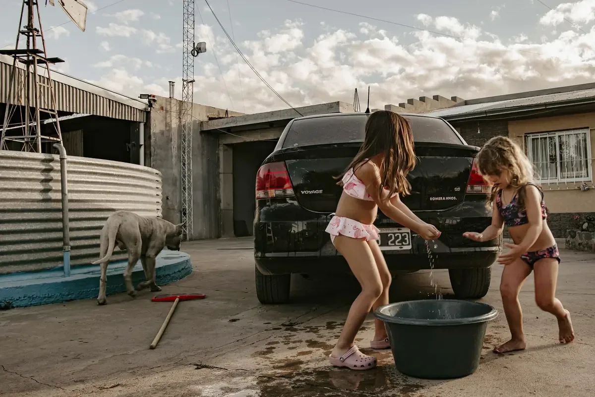 Armando Ayala expone la problemática del agua en Tijuana mientras busca la gubernatura por Morena.