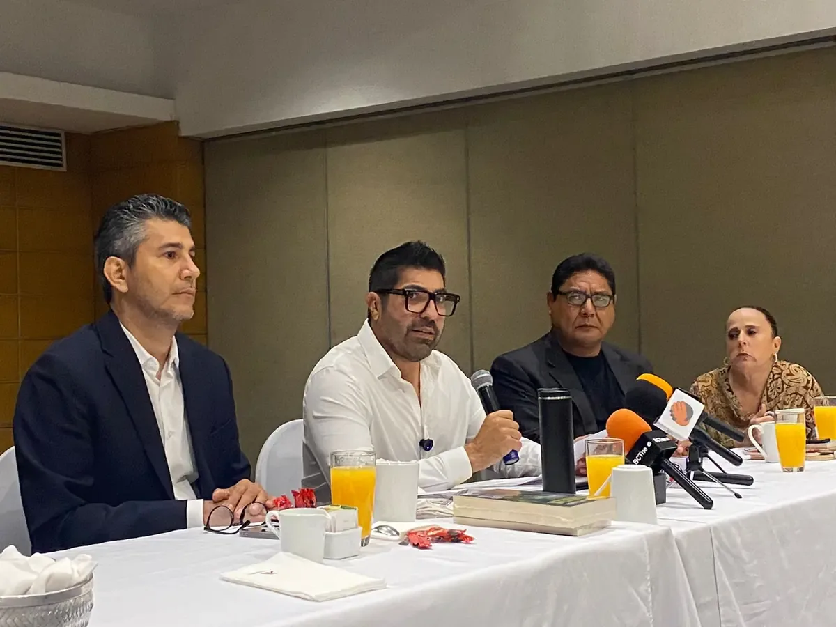 El senador con licencia asegura que no ha sido notificado sobre ninguna indagatoria.