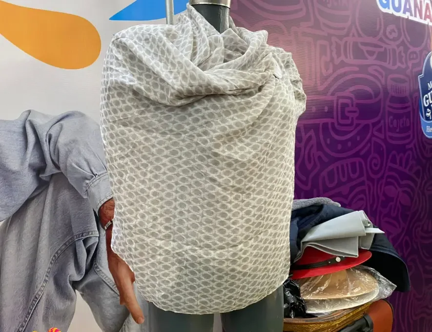 "Armando Cano muestra su colección de moda inspirada en el rebozo guanajuatense."