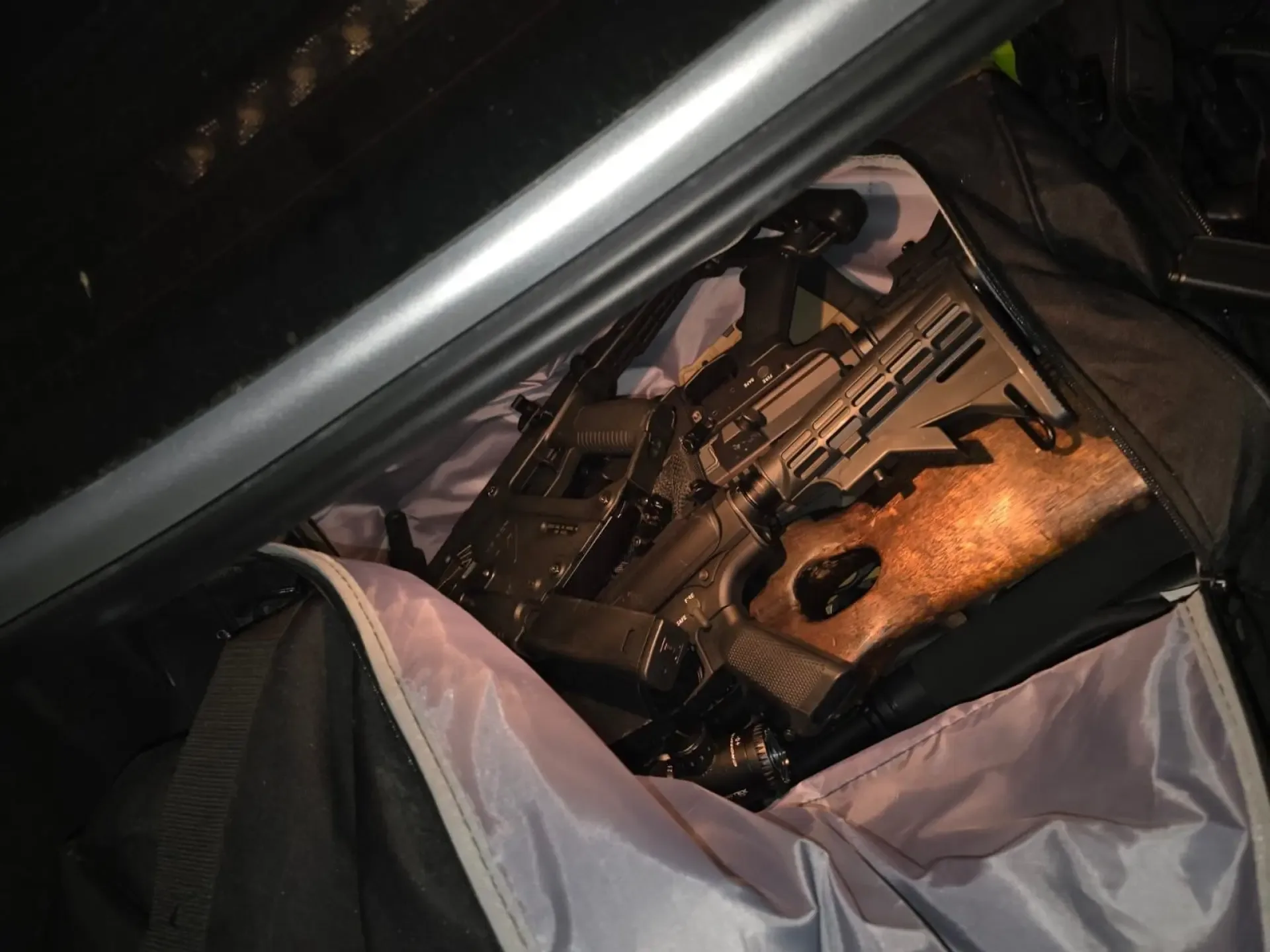 Armas aseguradas por la Secretaría de Seguridad Ciudadana de Baja California.