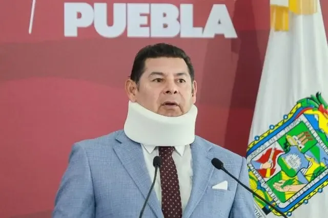 El gobernador asegura que las pipas son para combatir el desabasto, no para fines electorales.