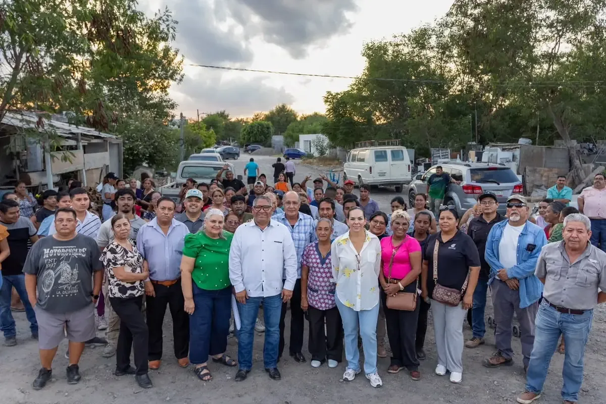 El secretario de Obras Públicas se reunió con habitantes de Arboledas para conocer sus inquietudes.