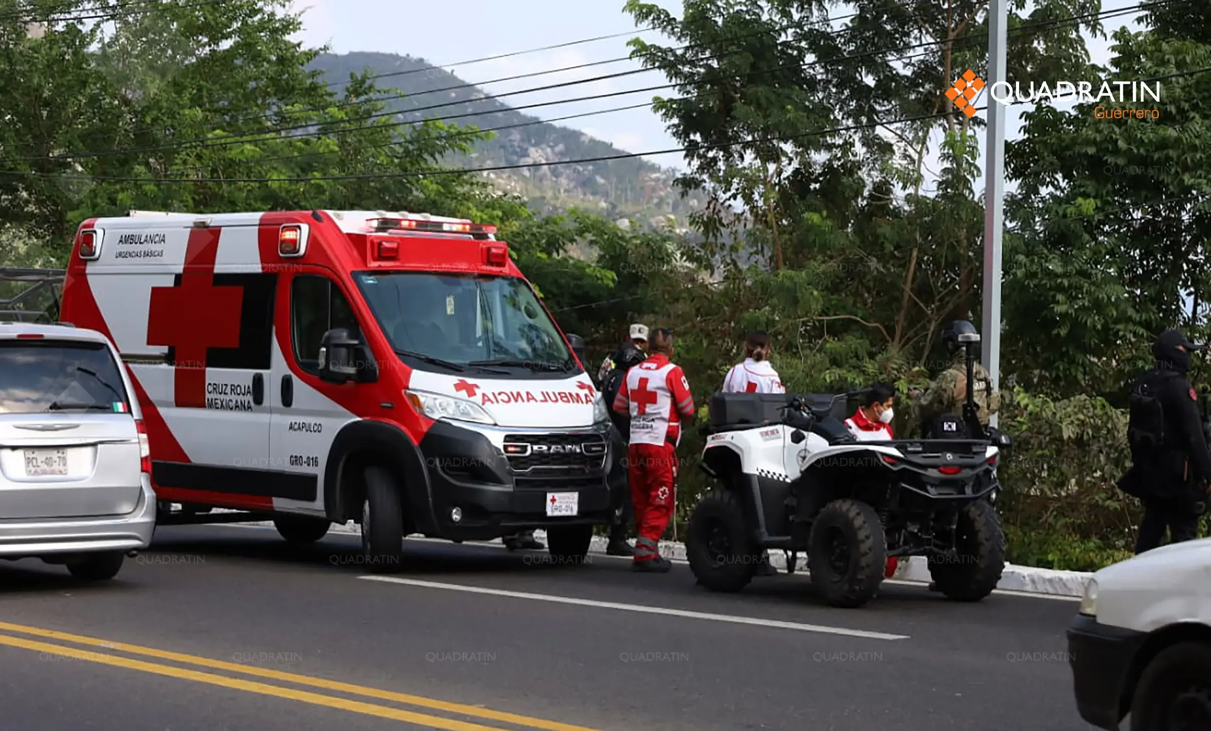 Arresto de dos hombres después de un forcejeo con la policía en Acapulco.