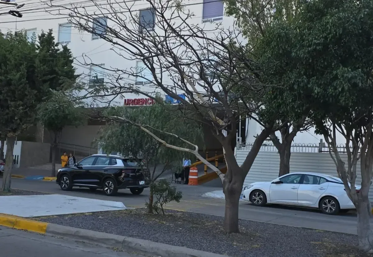 Arrestos se realizan en hospitales de Querétaro tras investigaciones de usurpación de funciones.