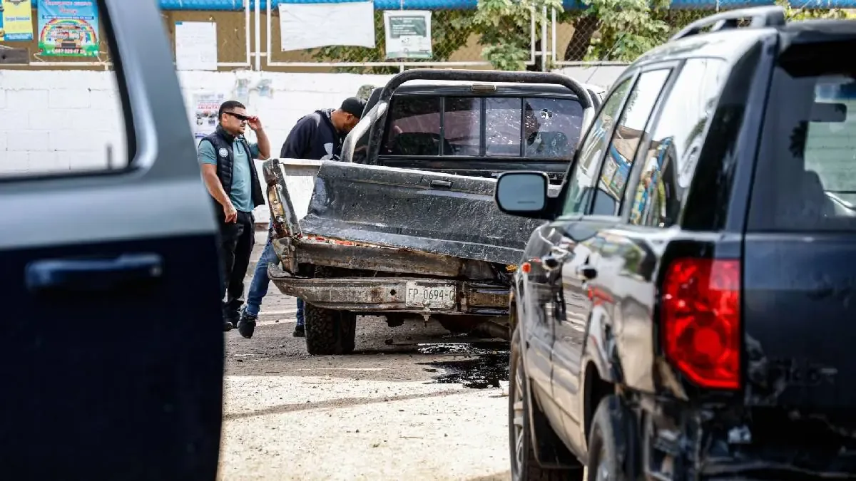 La víctima sufrió graves lesiones y se busca al conductor de la camioneta responsable.
