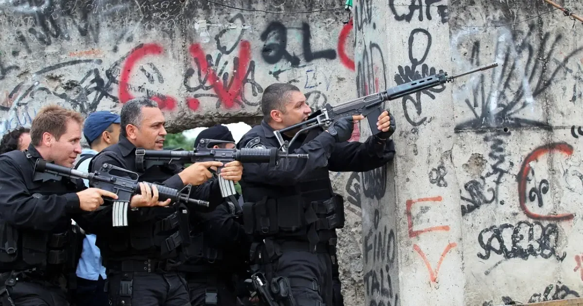 La captura de un cargamento de armas subraya el problema del crimen organizado en Brasil.