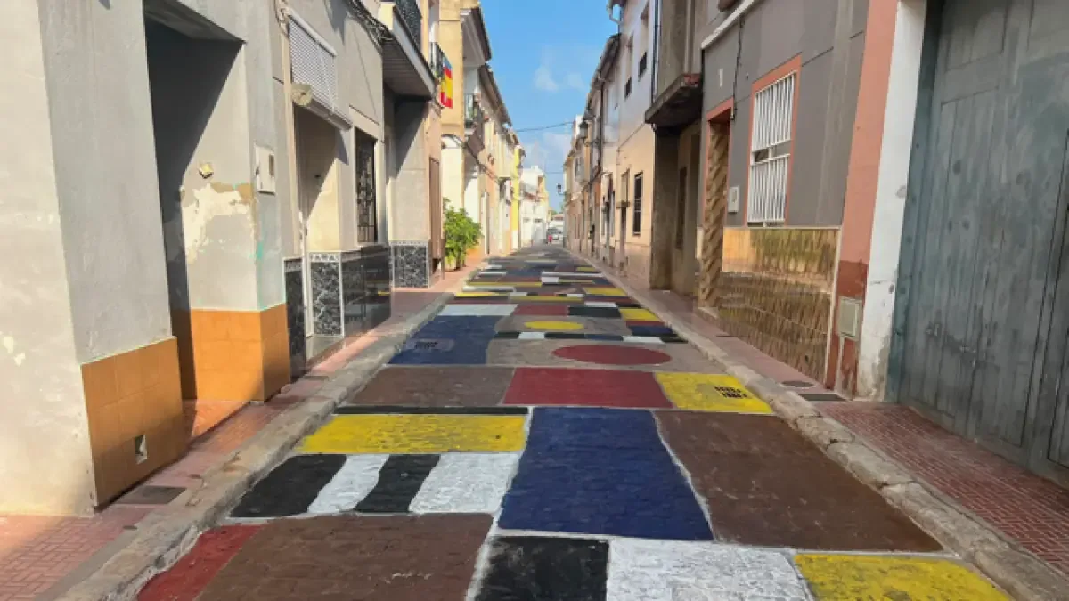 La operación TRAMA MED busca revalorizar el espacio público mediante el arte y la participación comunitaria.