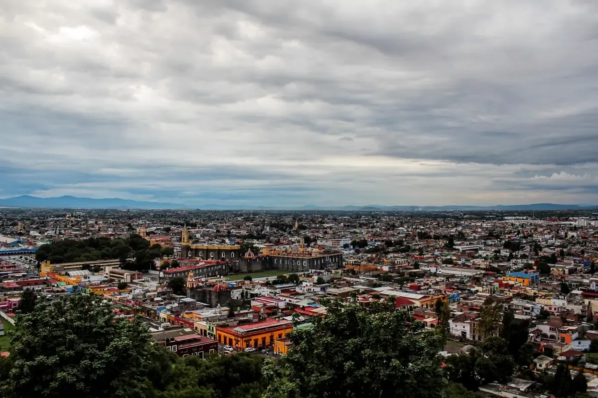 Un asalto a mano armada en Puebla dejó a la víctima sin su dinero tras ser amenazada por varios delincuentes.