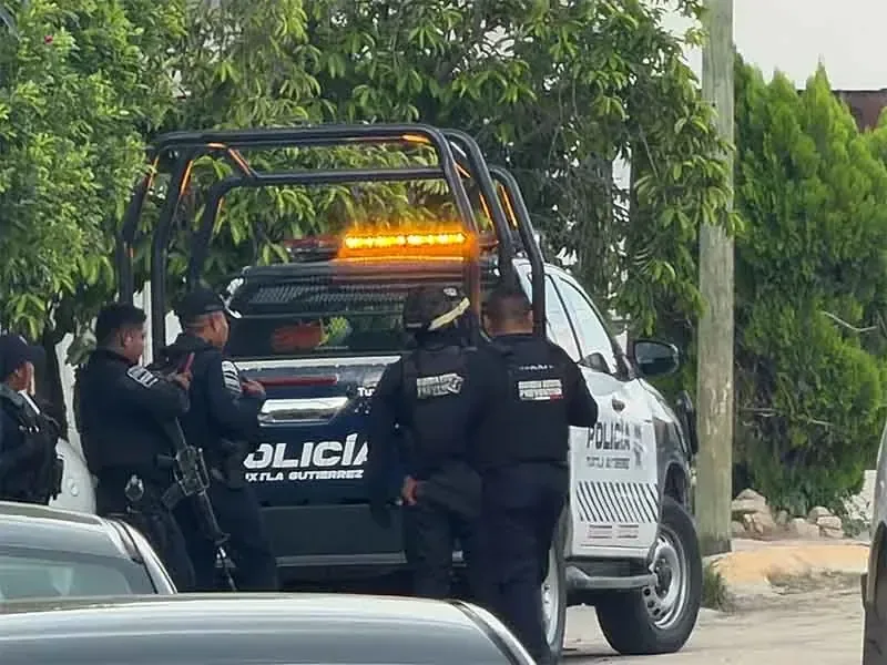 Un suceso violento genera alarma en Tuxtla Gutiérrez tras un atraco en un negocio local.