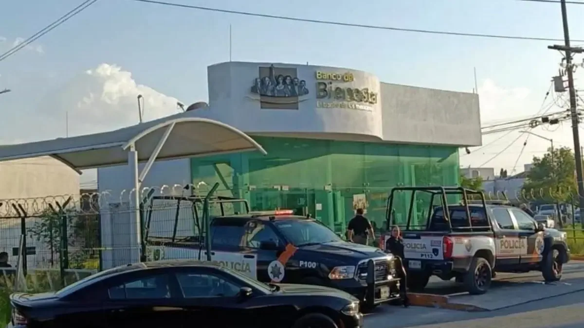 Dos hombres armados irrumpieron en una sucursal del banco, despojando a empleados de una cantidad significativa de dinero.
