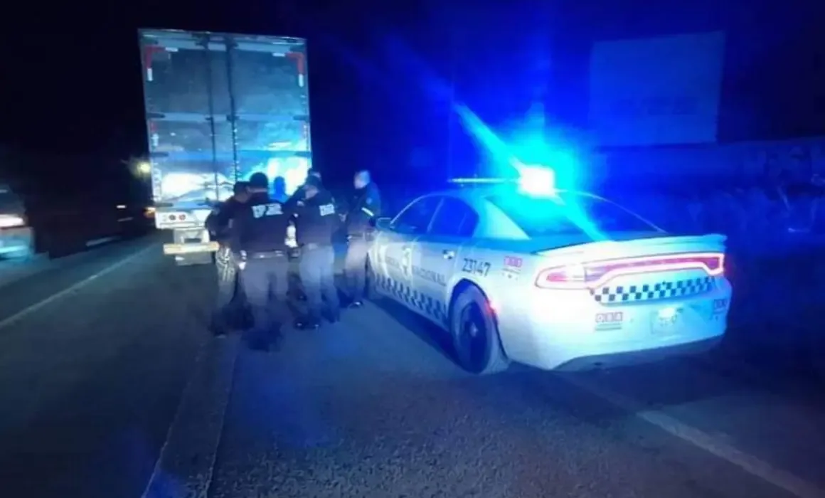 Asalto armado en la autopista Arco Norte deja dos heridos.