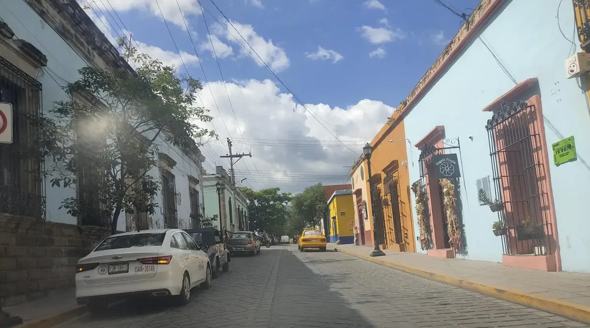 Dos jóvenes fueron víctimas de robo tras ser invitados a un bar en la colonia Lomas del Crestón.