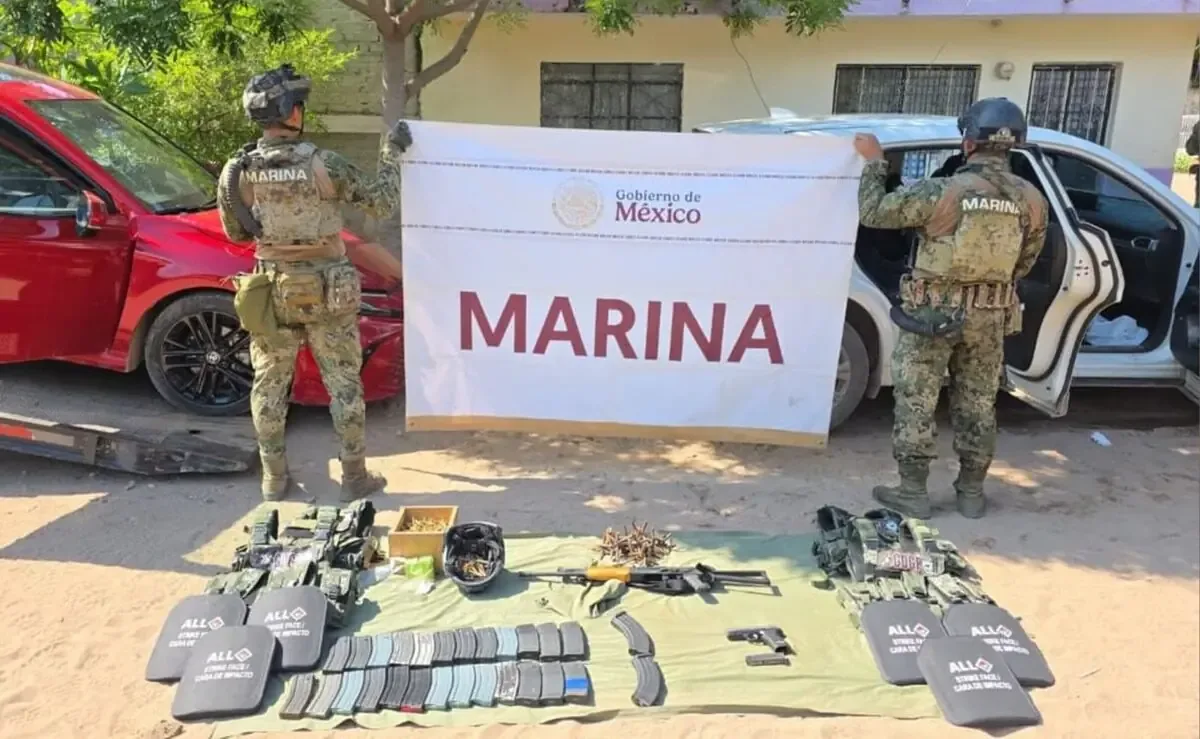 Elementos navales encontraron armas y drogas en distintas acciones en Sinaloa, sin arrestos.