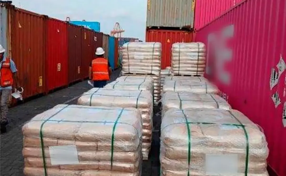 La incautación resalta el riesgo del uso indebido de químicos en la producción de drogas.