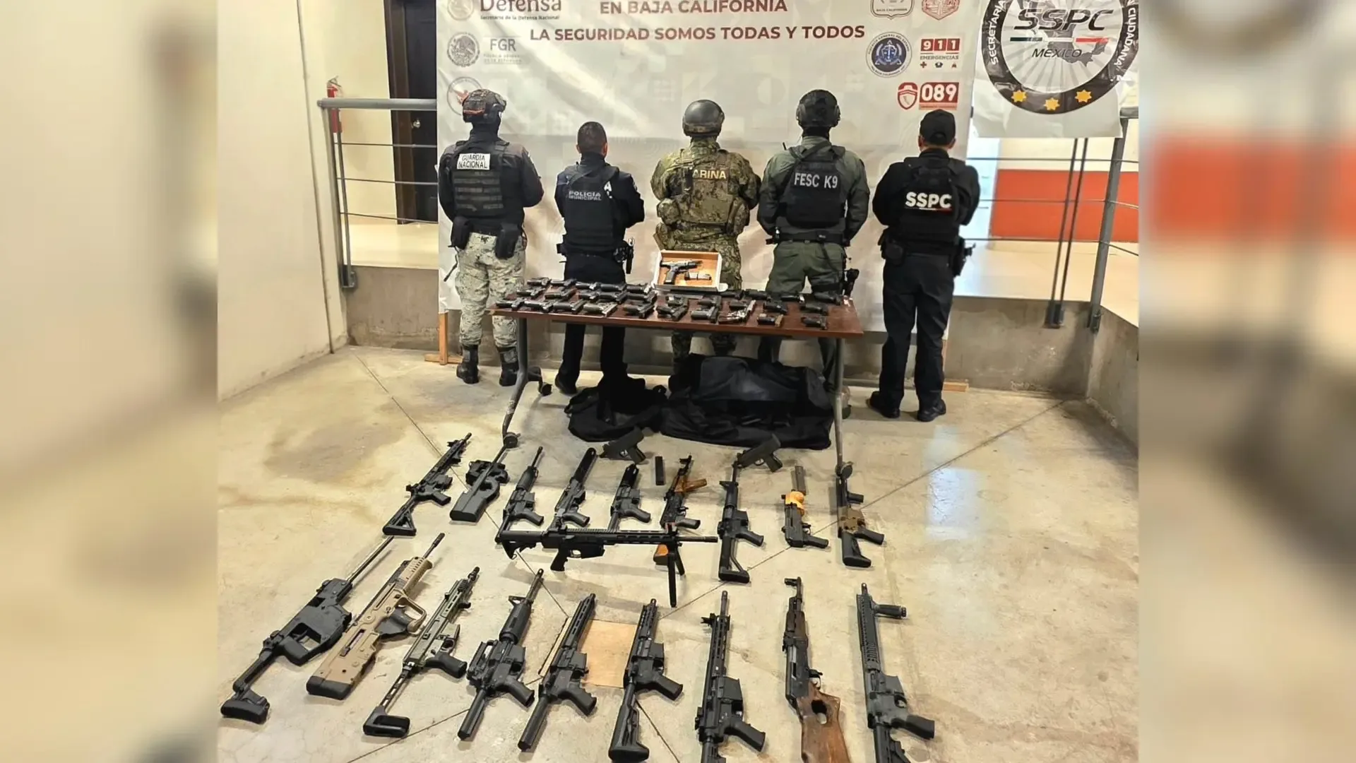 Aseguran arsenal de más de 50 armas en Tijuana tras alerta ciudadana.
